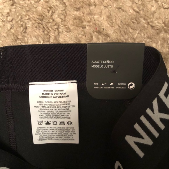 Nike - Girl’s 3/4 Length Leggings - S - Picture 6 of 8